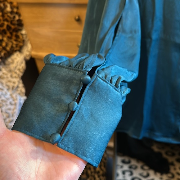 Elegant Teal Women's plus size Top - Picture 3 of 7